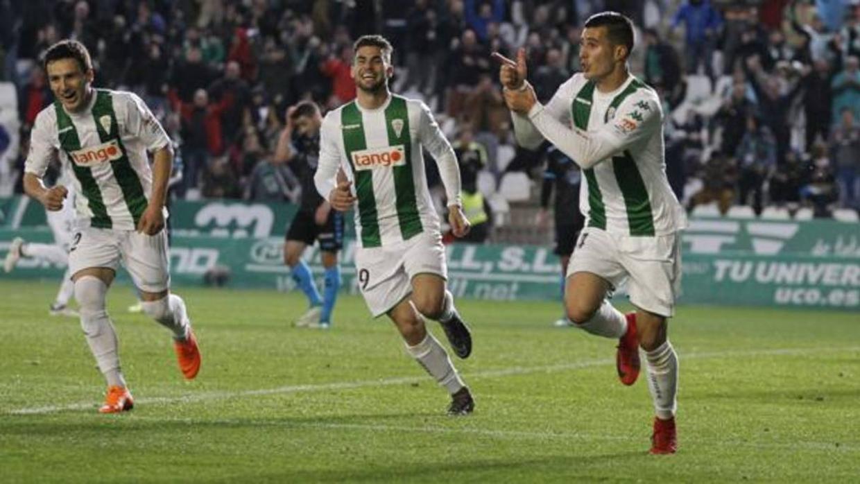 Guardiola celebra el gol ante el Nástic