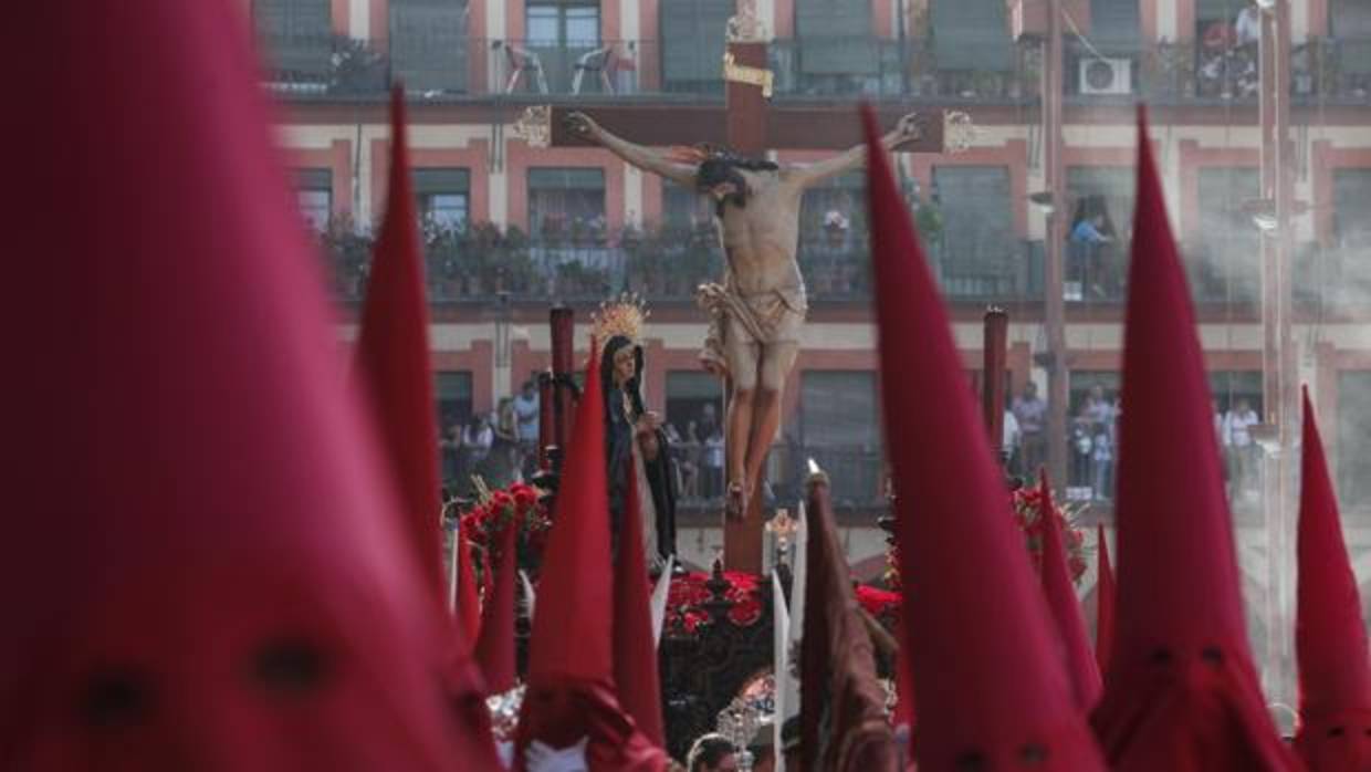 El Señor de la Caridad, en la plaza de la Corredera el Jueves Santo de Córdoba de 2017