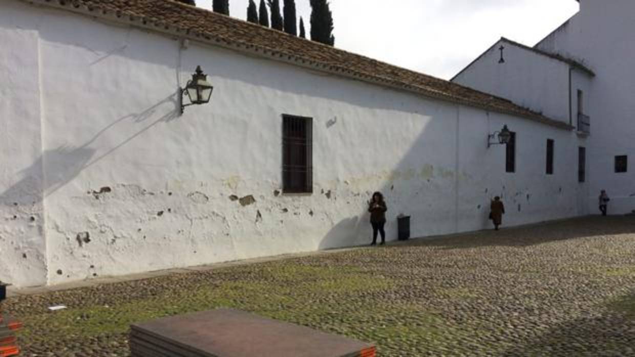 Desconchones en la plaza de Capuchinos