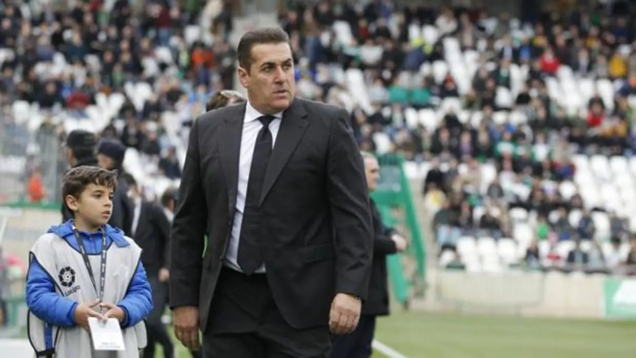 José Ramón Sandoval observa el duelo entre el Córdoba y Real Oviedo