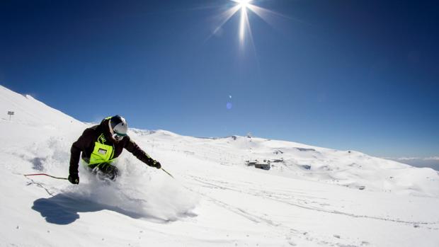 Un viento de cien kilometros por hora obliga a cerrar Sierra Nevada