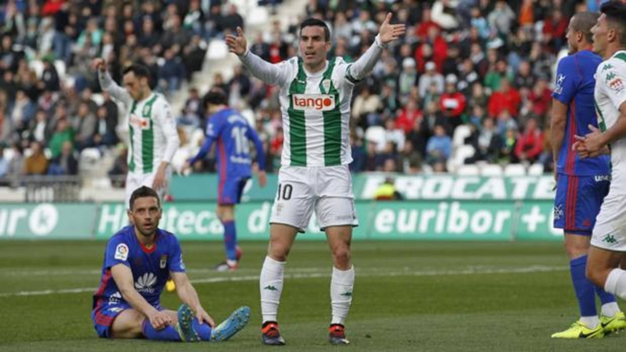 Alfaro, sorpresa del once por Jovanovic, protesta en un momento del Córdoba CF-Real Oviedo