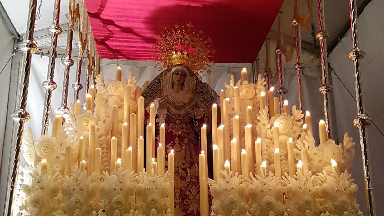 María Santísima de la O preparada en su paso de palio