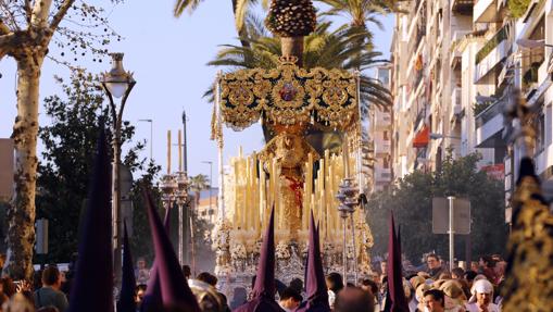 Virgen de la Trinidad, con su nuevo palio