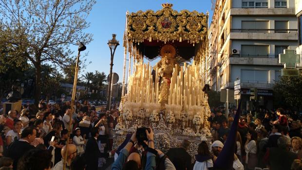 Semana Santa de Córdoba 2018: La Santa Faz completa un pletórico Martes Santo