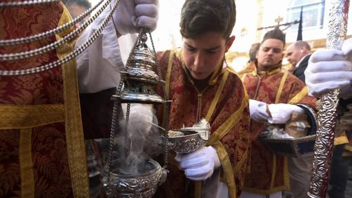 Fervor y solemnidad se fusionan en un Lunes Santo pleno en la Semana Santa de Cádiz 2018