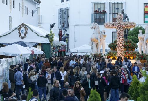 Plaza del Conde de Priego durante la celebración de la Cruces