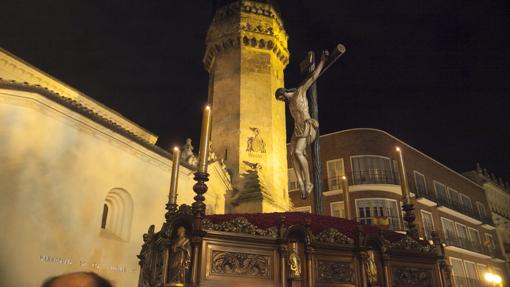 El Cristo de la Buena Muerte, durante su recorrido procesional