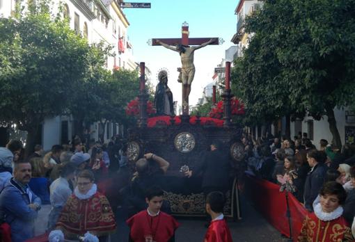 El Señor de la Caridad acompañado de cientos de fielesS