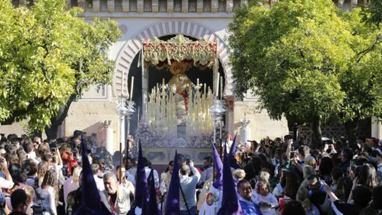 La Virgen de la Salud, en su primera salida procesional