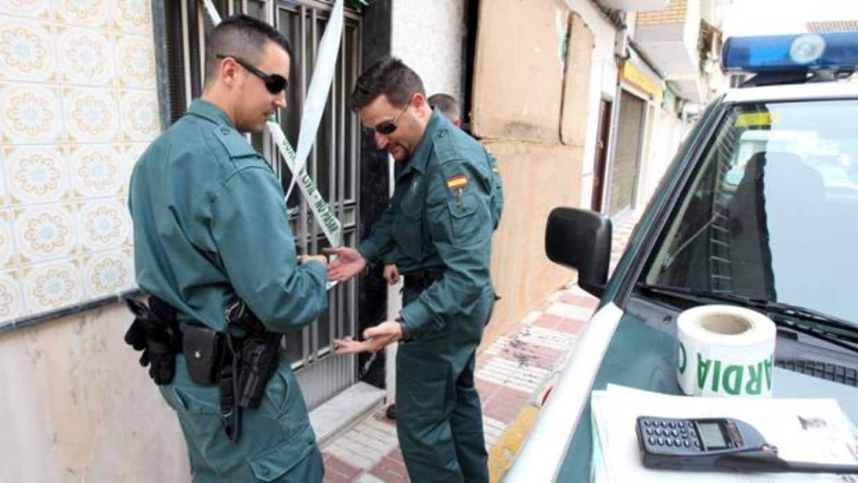 Agentes de la Guardia Civil de Córdoba en plena actuación