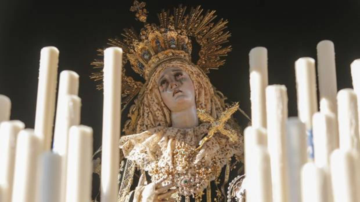 María Santísima Nazarena, en su paso de palio el Jueves Santo de Córdoba