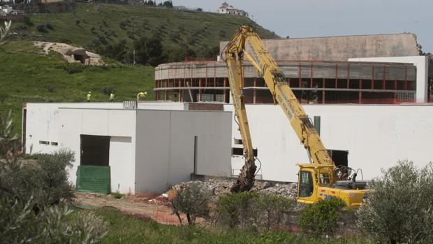 Cuatro millones de euros para arreglar el edificio que destrozó la imagen de los Dólmenes