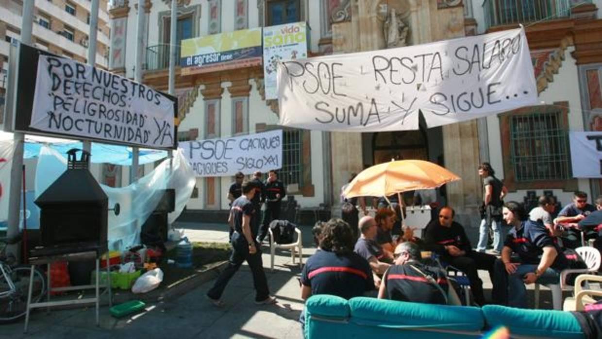 Protesta de los bomberos ante el Palacio de la Merced