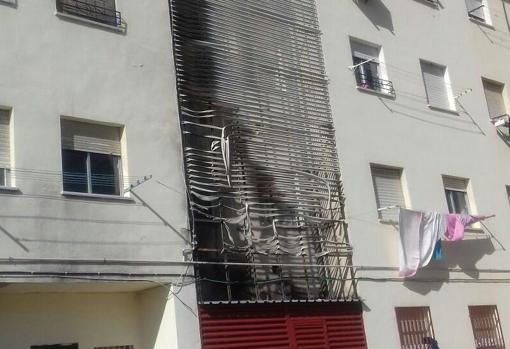 Exterior del edificio afectado por un incendio