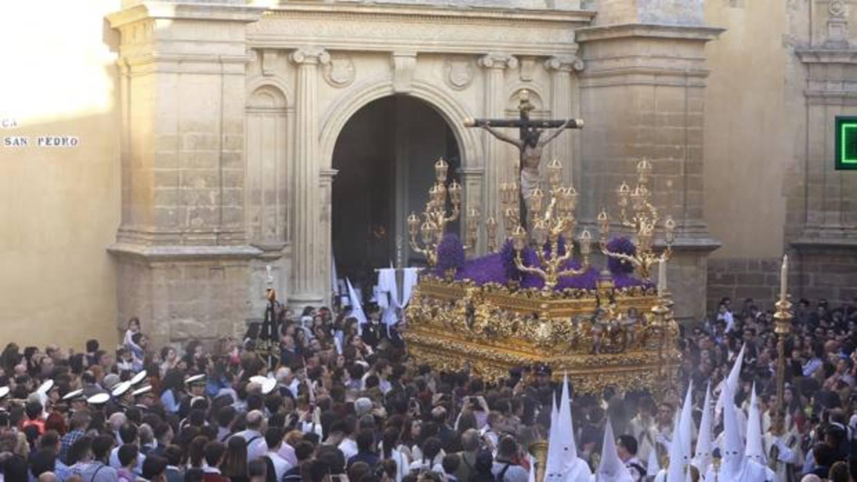 Salida de la hermandad de la Misericordia desde San Pedro