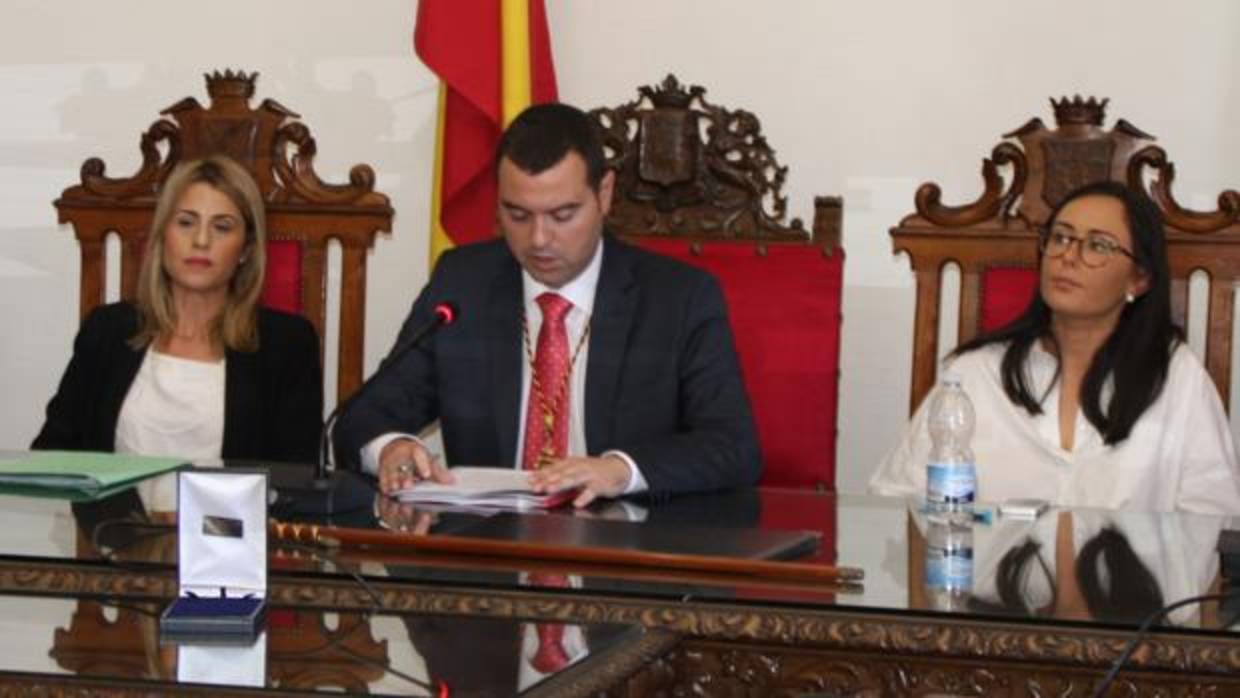 José Manuel Mármol, en el Salón de Plenos del Ayuntamiento de Priego de Córdoba