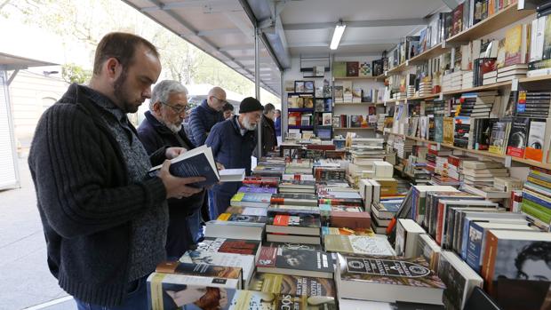 La Feria del Libro de Córdoba 2018 llena el Bulevar Gran Capitán de relatos, poesía y reflexión