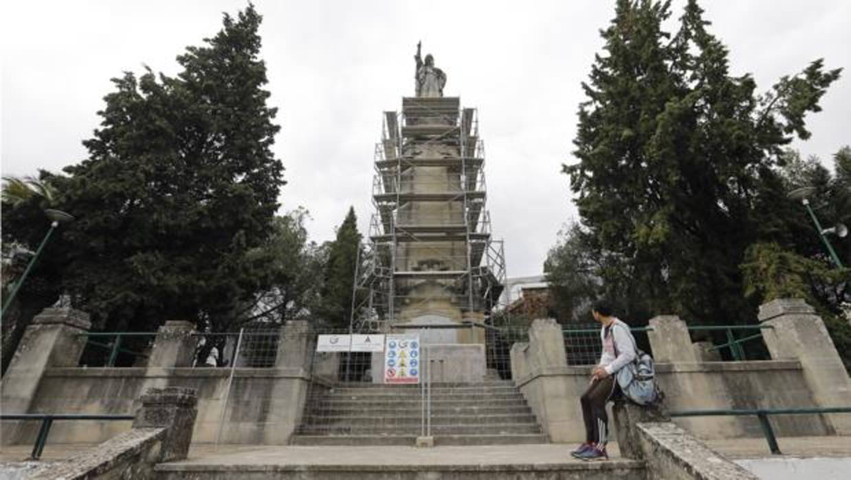 El monumento al Sagrado Corazón de Jesús, ya andamiado para restaurarse