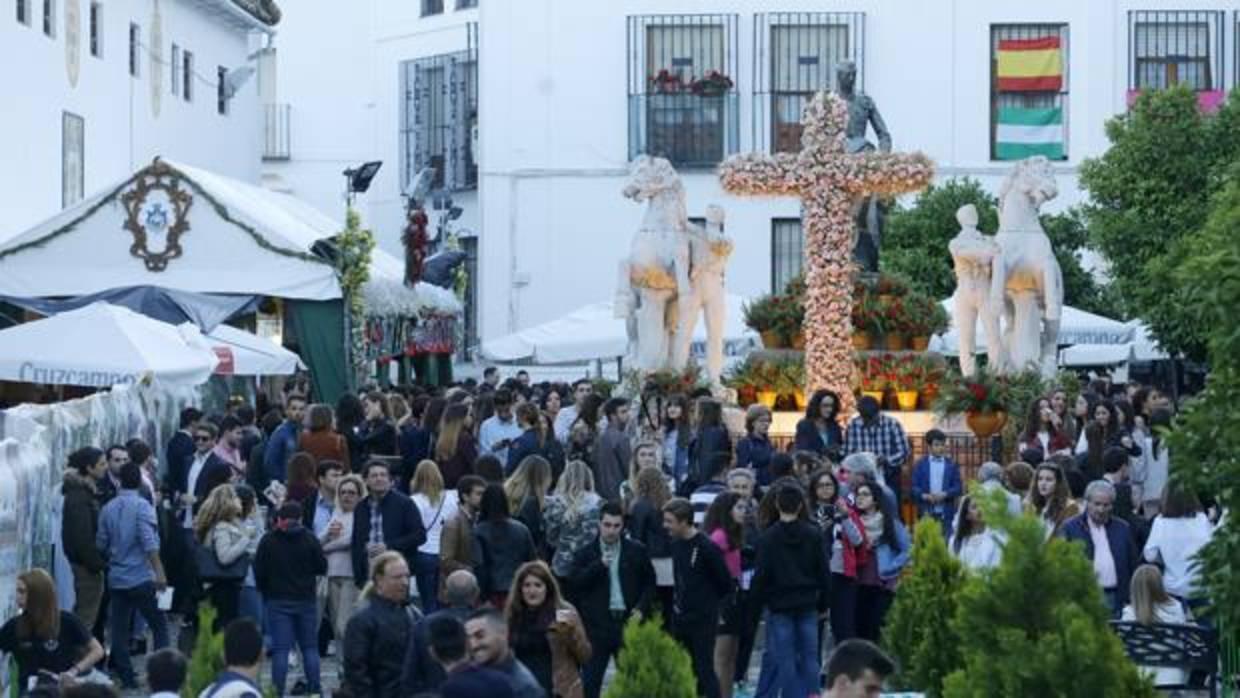 Cruz de mayo de la hermandad del Resucitado