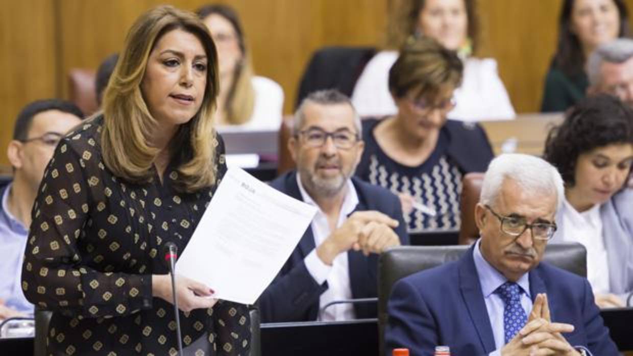 La presidenta de la Junta, Susana Díaz, durante el pleno de este jueves en el Parlamento de Andalucía