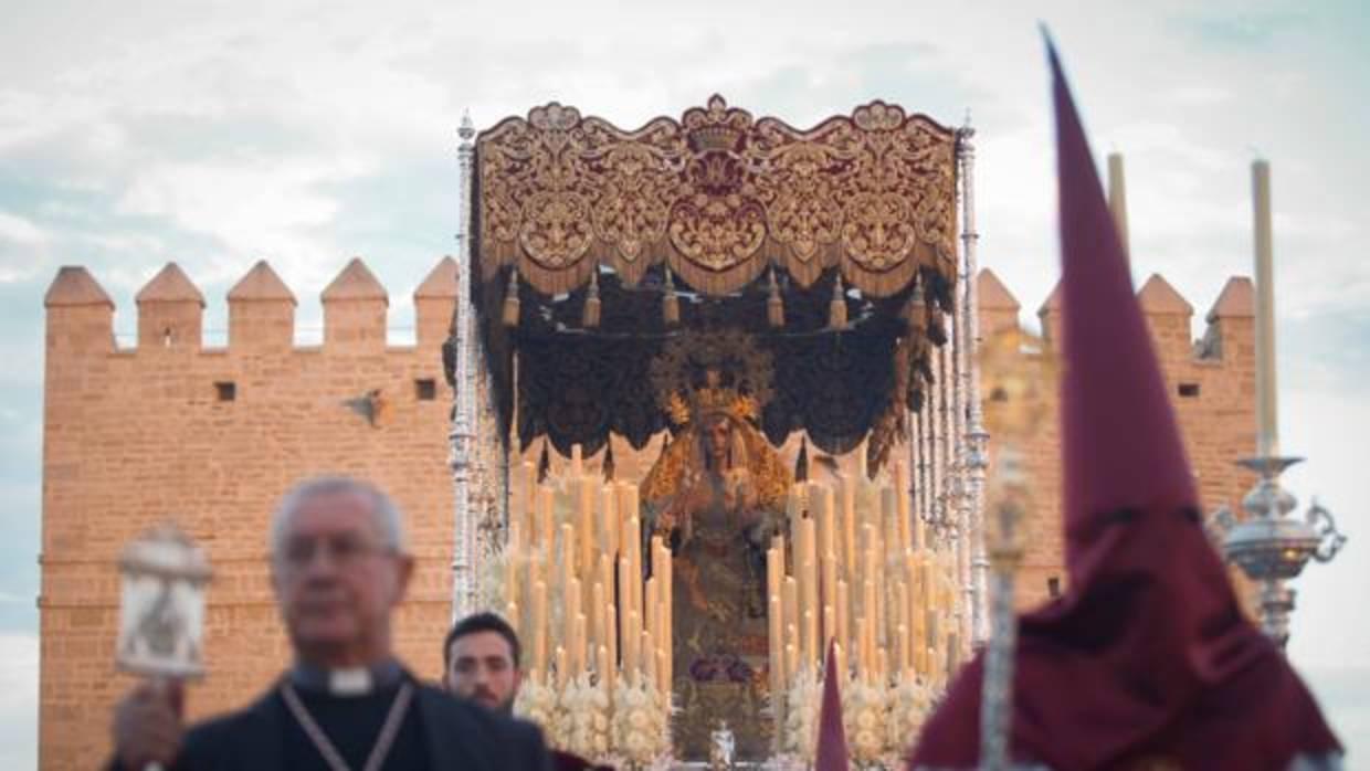 La Virgen del Buen Fin por el Puente Romano