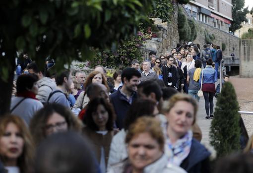 Colas en el Alcázar Viejo, este martes por la tarde