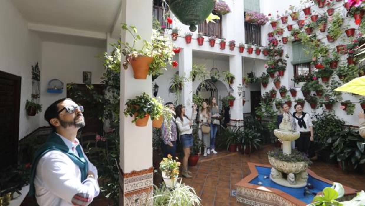 Turistas en un patio el pasado fin de semana