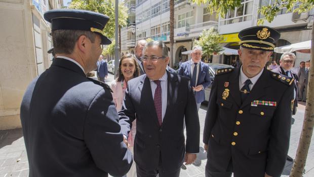 El ministro del Interior Juan Ignacio Zoido visita la exposición «La victoria de la libertad : la Policia Nacional contra el terrorismo» en Huelva