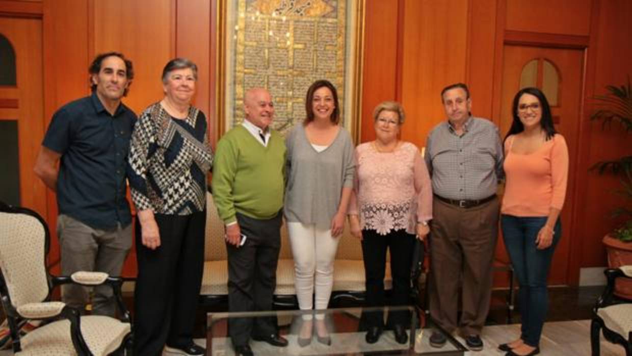 Ambrosio junto a José Muñoz y Enriqueta Mora, en el Ayuntamiento de Córdoba