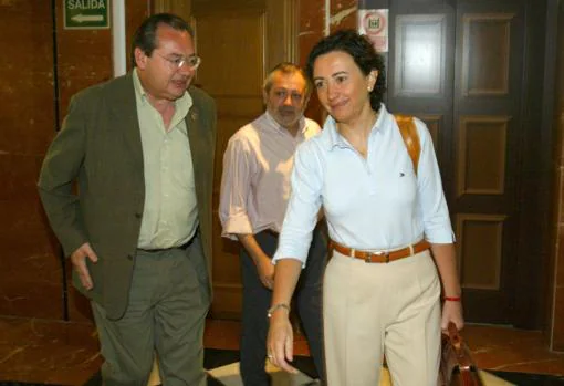 Reunión entre la Junta y el Ayuntamiento sobre parcelaciones en 2004