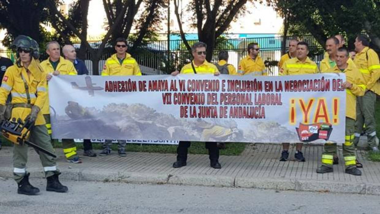 Imagen de una protesta de los bomberos forestales