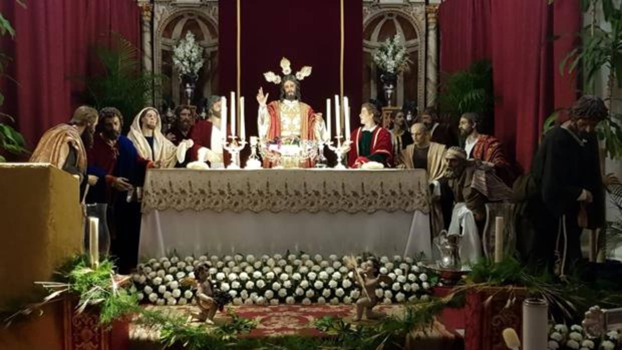 Representación de la Cena del Señor en el altar de San José