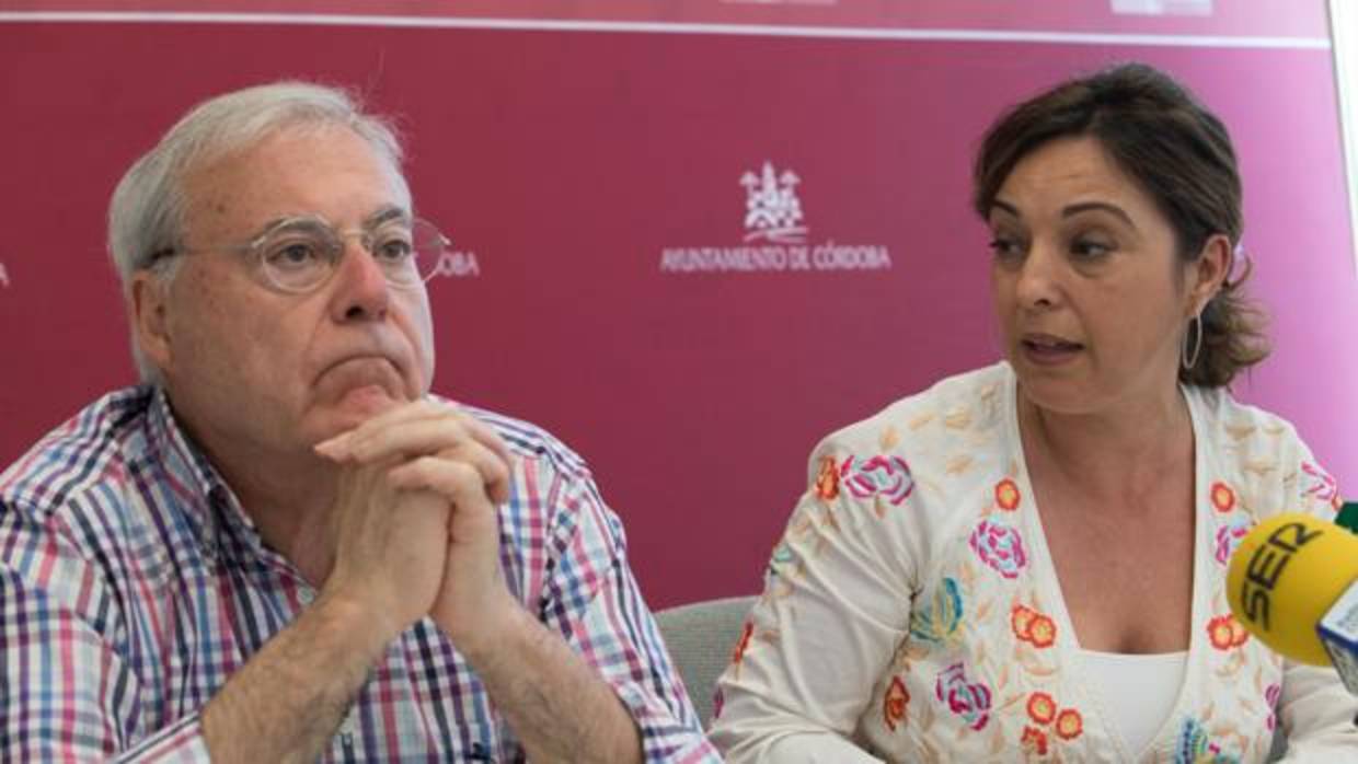 El edil de Seguridad, Emilio Aumente, y la alcaldesa de Córdoba, Isabel Ambrosio