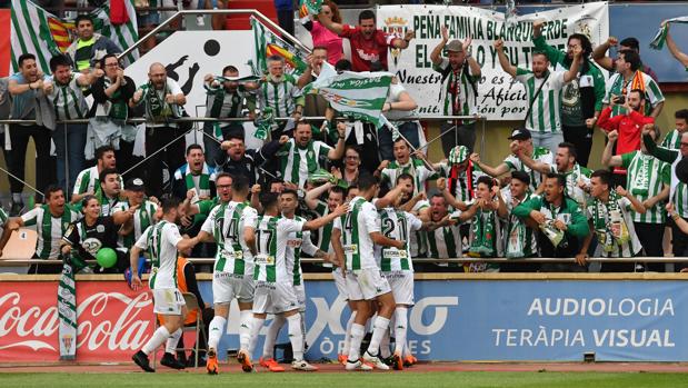 El Córdoba CF tira de épica para salir del descenso en Reus (1-2)