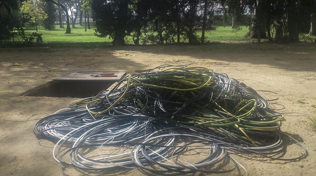 Imagen de archivo de cables de cobre intervenidos