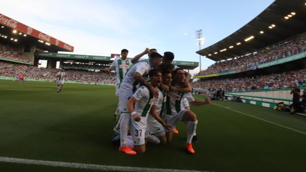 El Córdoba CF consigue el «milagro» de la salvación tras ganar 3-0 al Sporting de Gijón