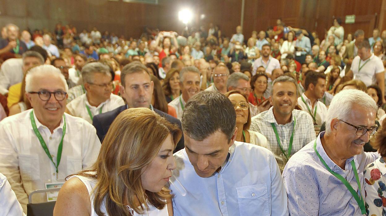 Susana Díaz, presidenta de la Junta de Andalucía, y Pedro Sánchez, presidente del Gobierno español