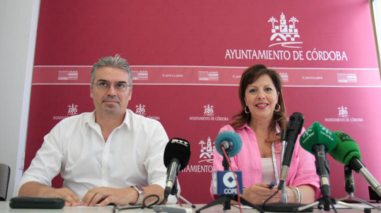 Víctor Montoro y Mar Téllez, durante la rueda de prensa