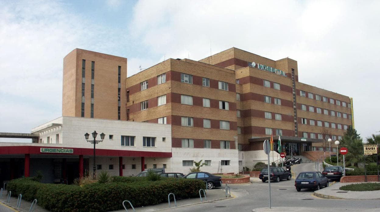 Imagen del hospital del SAS de La Línea, donde fue ingresado el herido