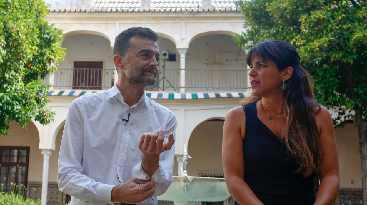 Antonio Maíllo y Teresa Rodríguez en la reunión mantenida este martes para afianzar su pacto de confluencia