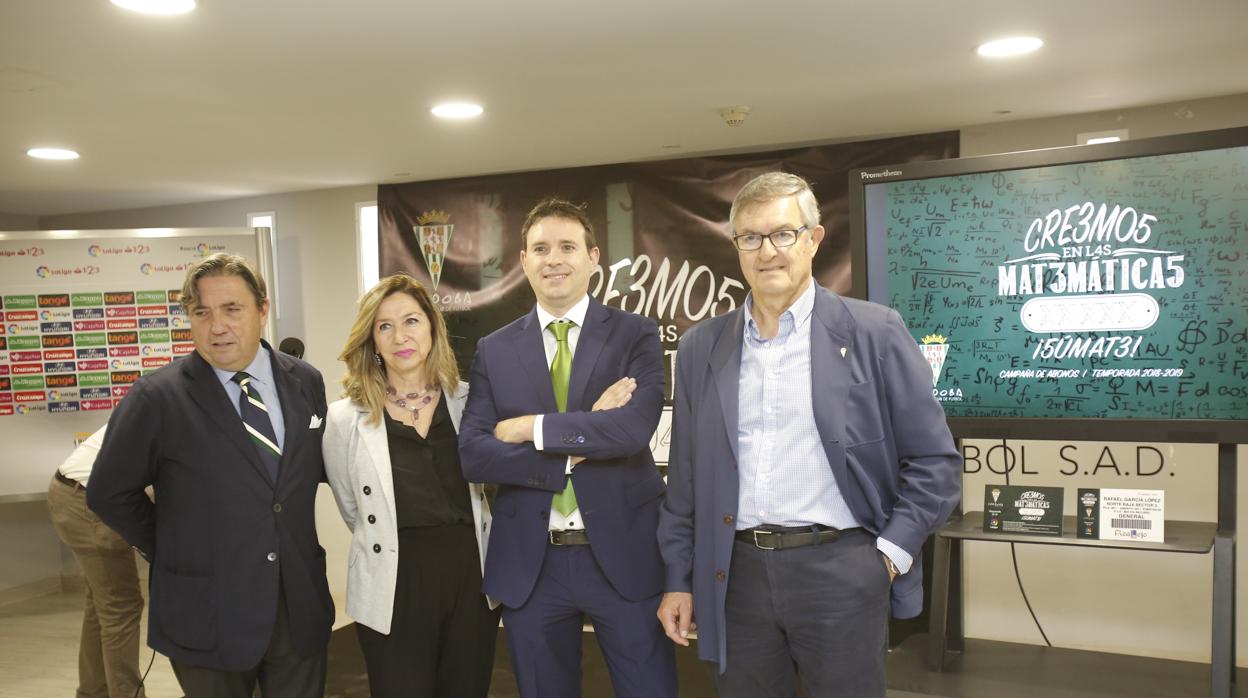 Imagen de los consejeros en la presentación de la campaña de abonados del Córdoba CF