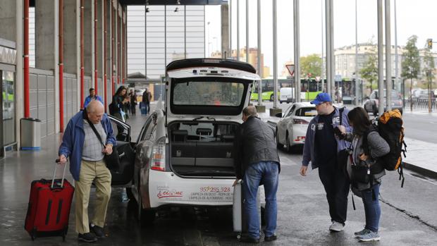 El TSJA anula que los taxistas de Córdoba tengan dedicación exclusiva obligatoria