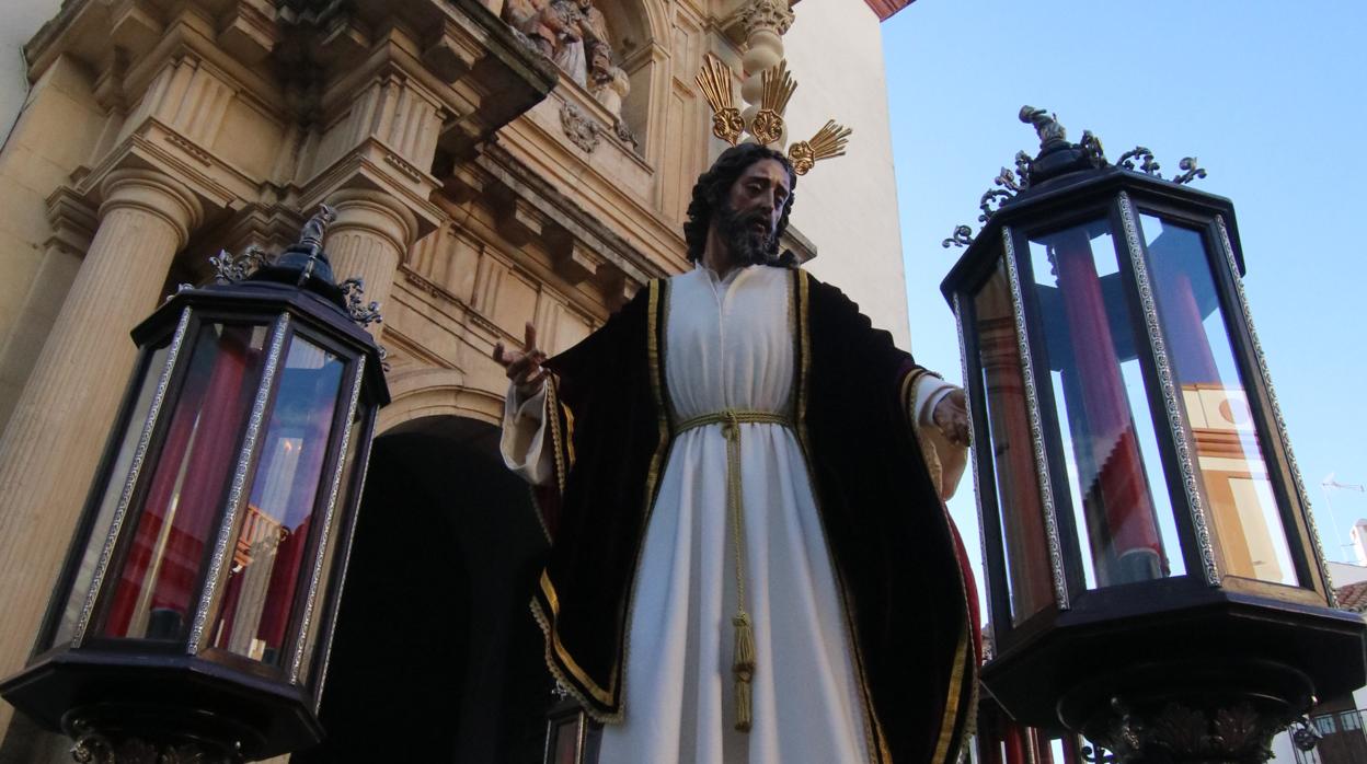 El Señor de la Divina Misericordia durante su traslado