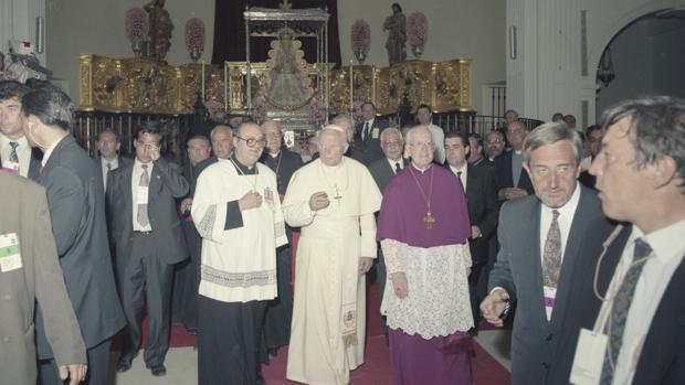 La visita del Papa Juan Pablo II en 1993: La plegaria que universalizó la devoción rociera