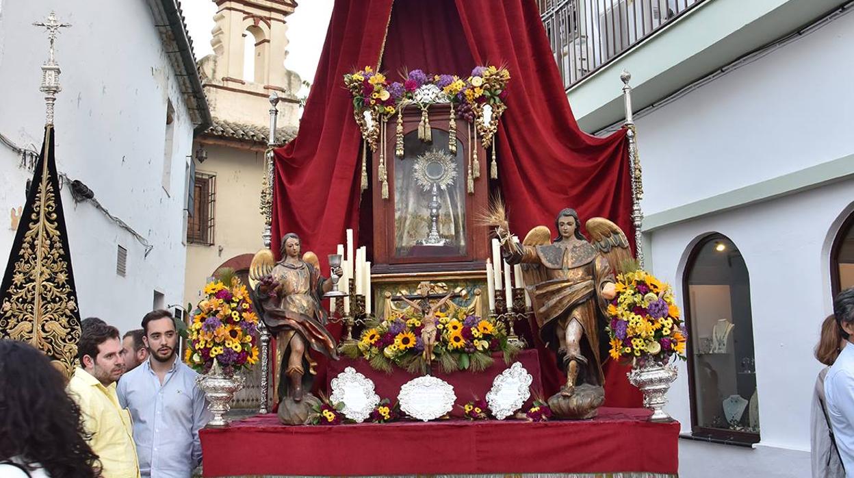 Altar instalado por la hermandad del Huerto