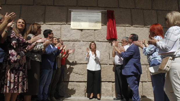 Isabel Ambrosio, tras el descubrimiento de la placa en el Ayuntamiento de Córdoba