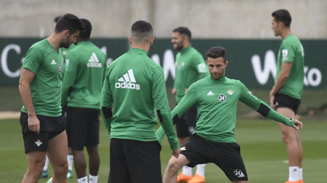 Rubén Castro en un entrenamiento con el Real Betis Balompié