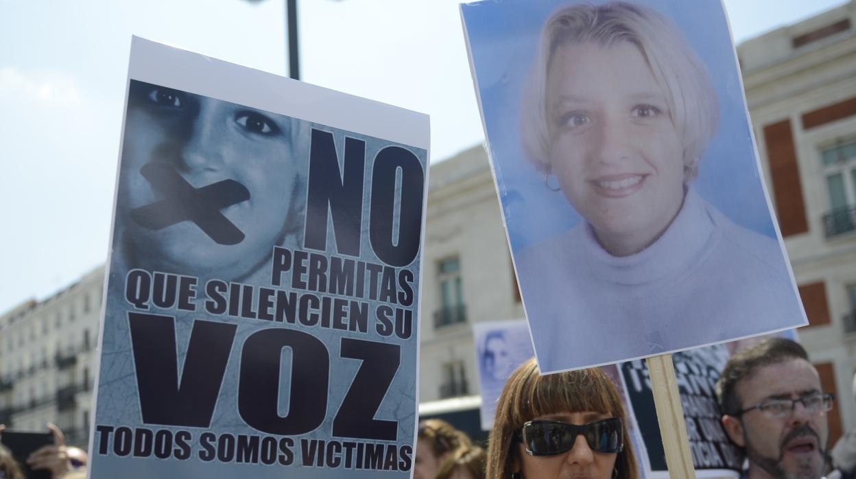 Manifestación en apoyo a las mujeres víctimas de la violencia de género