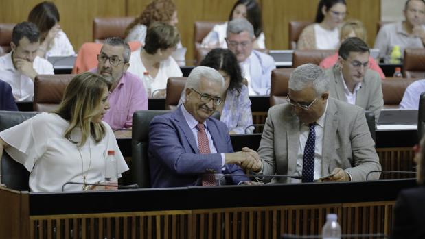 Susana Díaz, Manuel Jiménez Barrios y Antonio Ramírez de Arellano